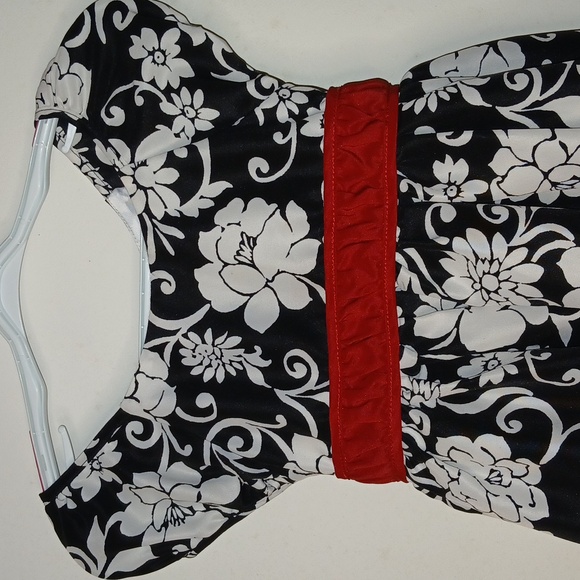 Jillians Closet girls floral black & White print with a red belt dress | Size 4T - Picture 4 of 6